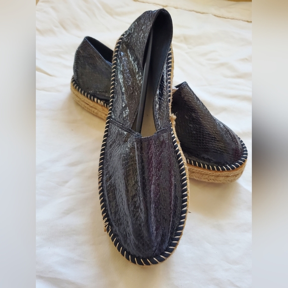 2 for 1 JustFab Loafers Snake skin look brand new in box - Picture 6 of 16